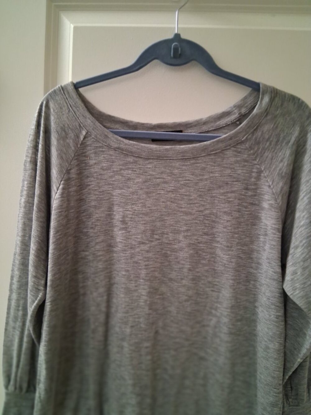 Saint Grace Women's Heather Gray Scoop Neck Long Sleeve Top SZ L - Picture 3 of 7
